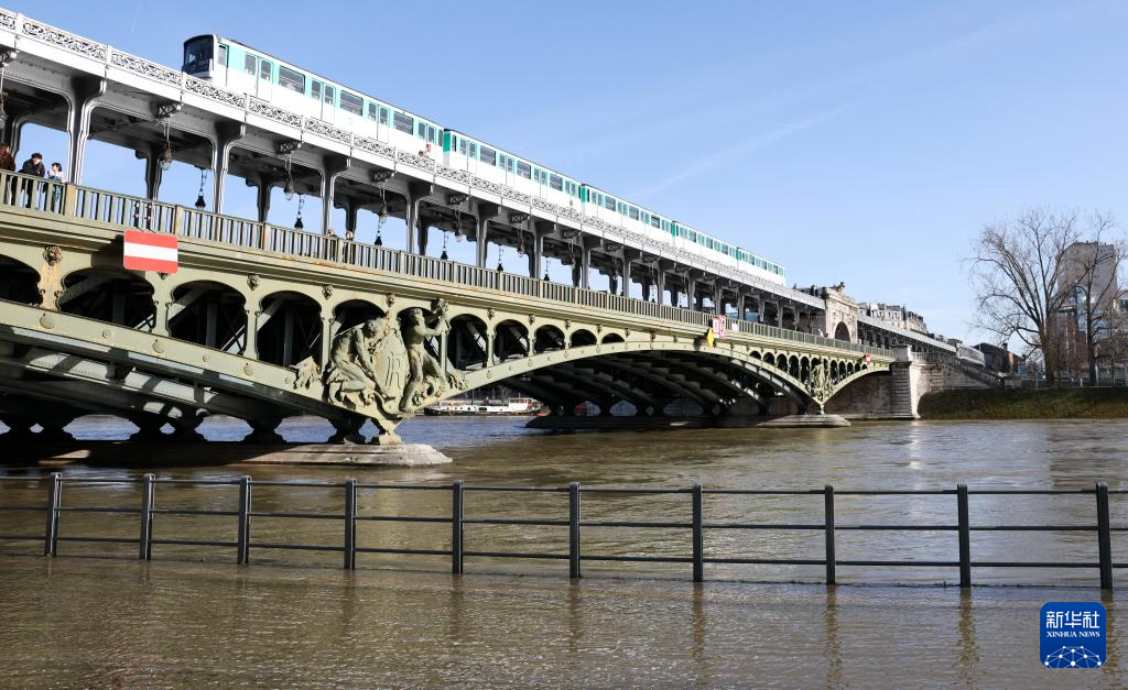 塞纳河水位上涨