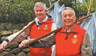 与中国走近，就是与绿色发展走近（共此青绿）