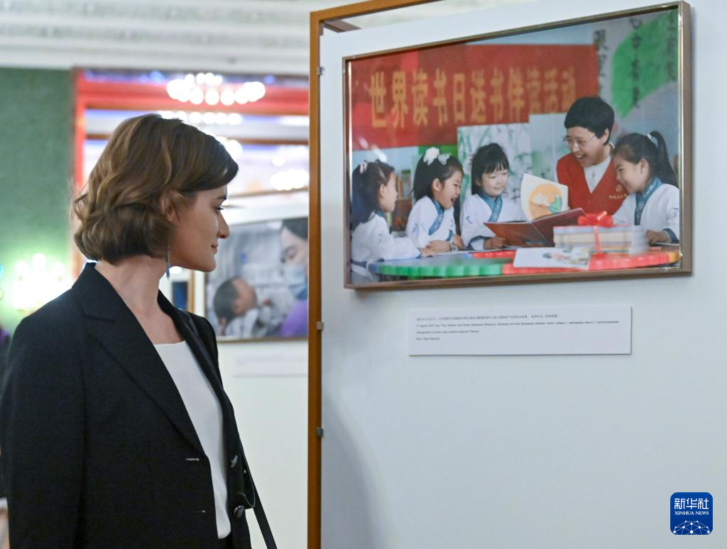 中国妇女事业发展成就图片展在莫斯科举行