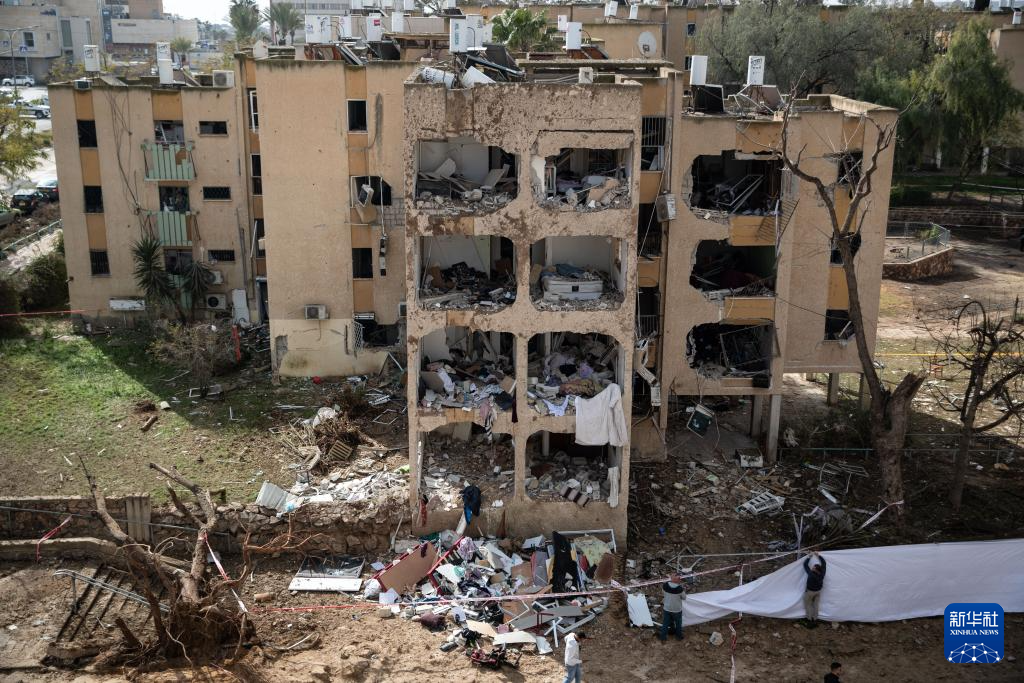 遭袭后的以色列南部城市迪莫纳和阿拉德