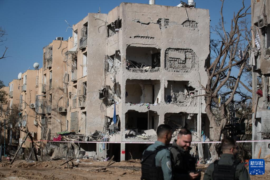 遭袭后的以色列南部城市迪莫纳和阿拉德