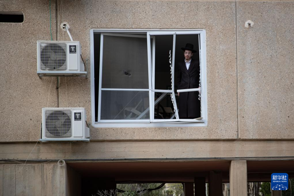 遭袭后的以色列南部城市迪莫纳和阿拉德