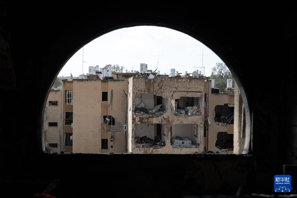 遭袭后的以色列南部城市迪莫纳和阿拉德