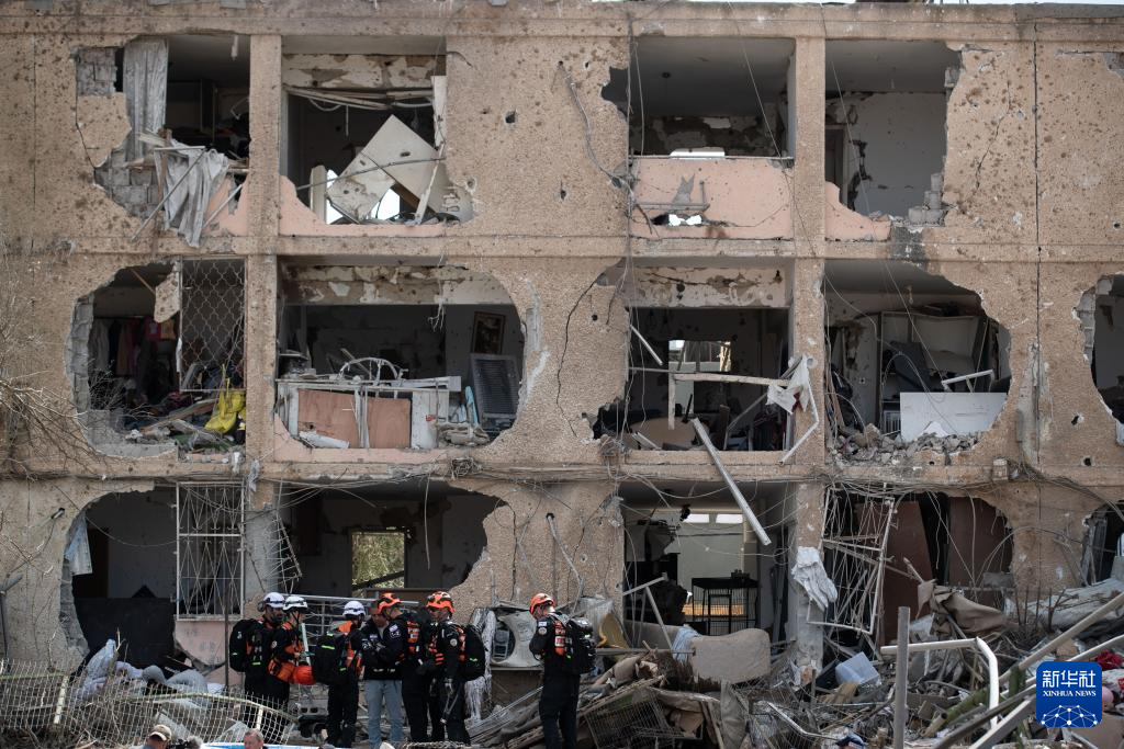 遭袭后的以色列南部城市迪莫纳和阿拉德