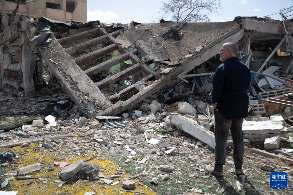 遭袭后的以色列南部城市迪莫纳和阿拉德