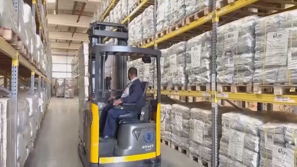 中东战事阻碍人道救援物资运输 全球数百万民众面临危机