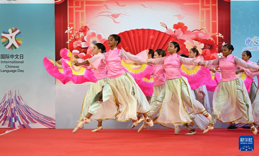 中文:点亮多彩梦想——巴西里约热内卢庆祝“国际中文日”