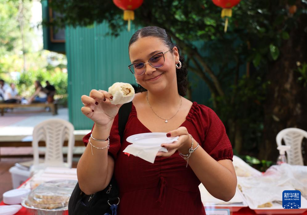 中文:点亮多彩梦想——巴西里约热内卢庆祝“国际中文日”