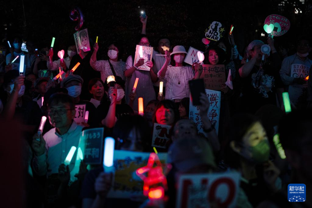 日本万人集会抗议高市政府破坏和平宪法