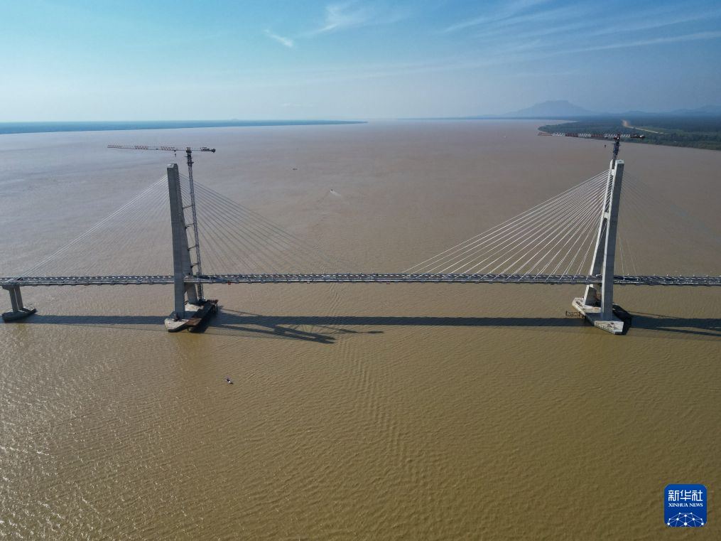 中企承建的马来西亚鲁巴跨海大桥正式通车