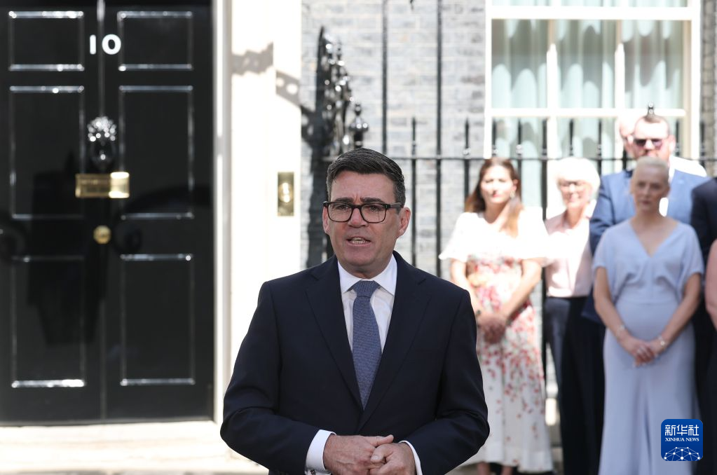 伯纳姆就任英国首相