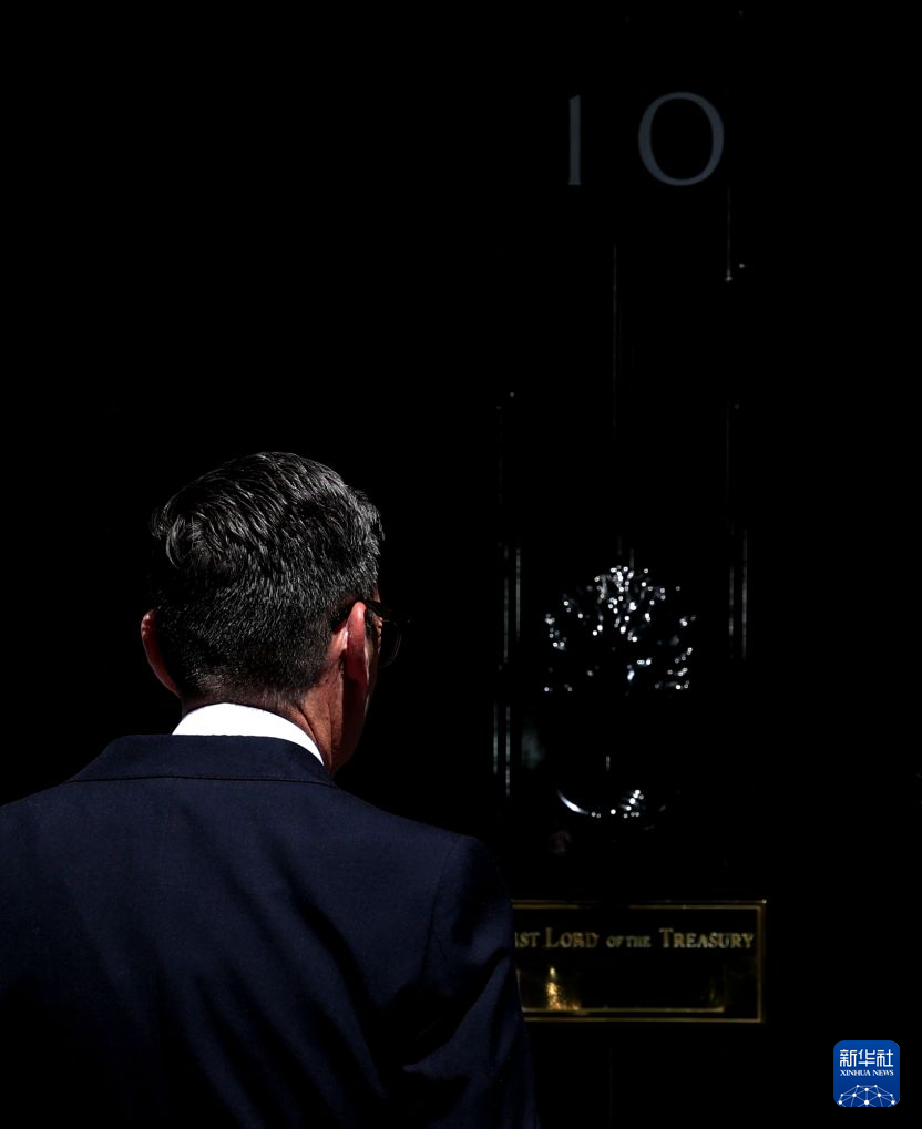 伯纳姆就任英国首相