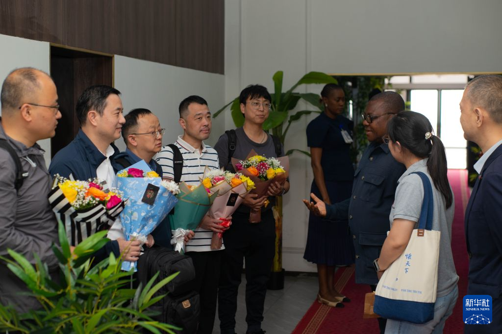 中国第三批埃博拉抗疫医疗专家组抵达刚果(金)