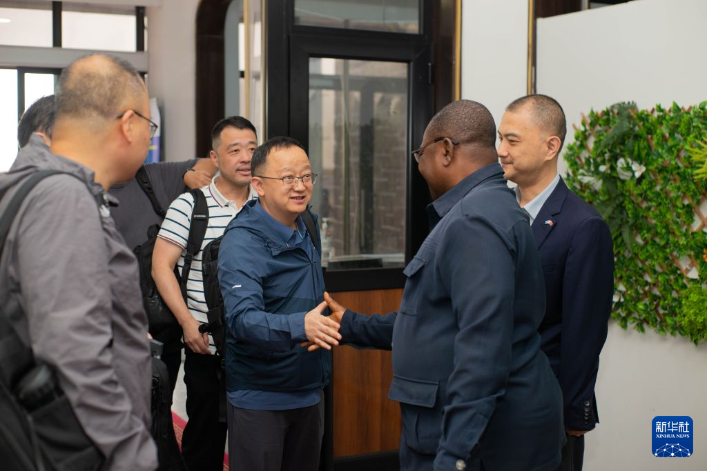 中国第三批埃博拉抗疫医疗专家组抵达刚果(金)