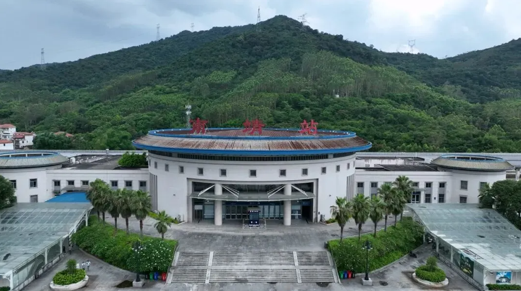 “这就是中国速度!”上百个国家大学生被中国高铁实力圈粉