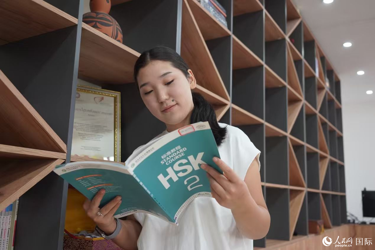 比什凯克国立大学孔子学院学生于希。人民网记者 褚梦琦摄